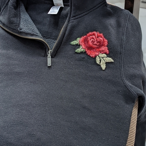 ❗2/$25 Bundle Discount❗Embroidered sweater - size xs-s - Picture 2 of 4